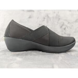 Crocs - Dual comfort 2 inch heel busy day wedge slip on size w9 black